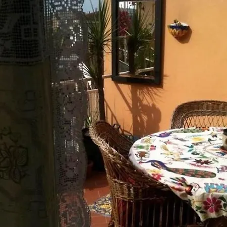 Tranquilla Stanza Zen Con Terrazza A Trastevere! ローマ